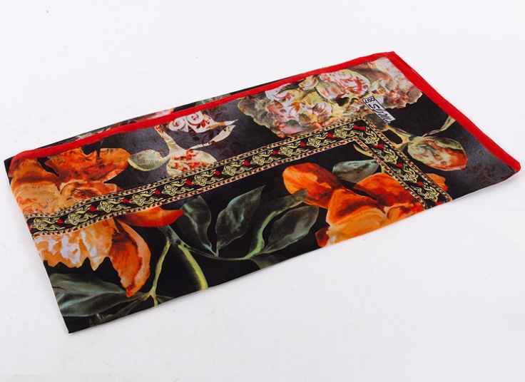 روسری طرح گل نخی