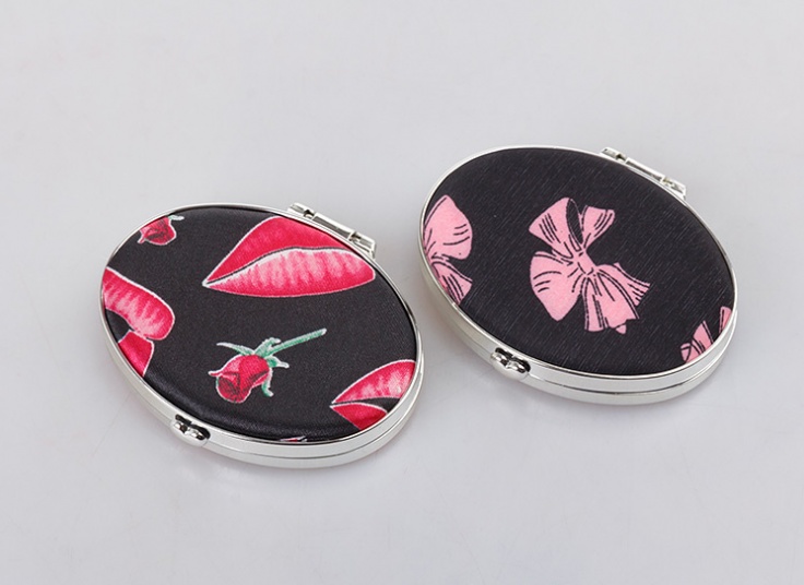 آینه جیبی زوم دار Fabric cover