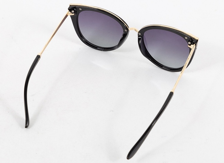 عینک آفتابی زنانه پلاریزه Parma مدل 6618 