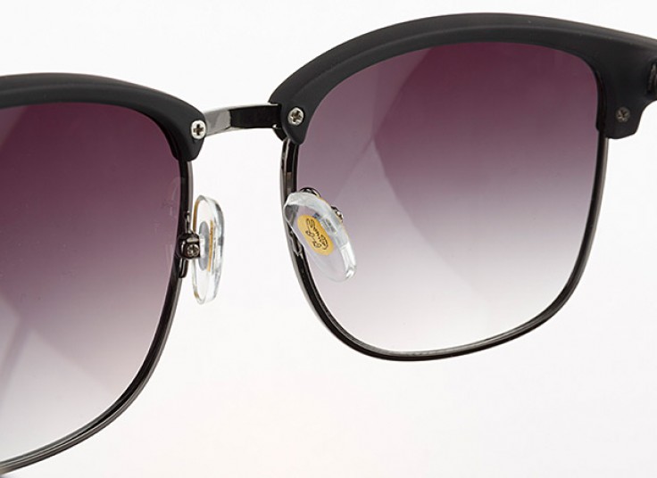 عینک آفتابی طرح Lacoste