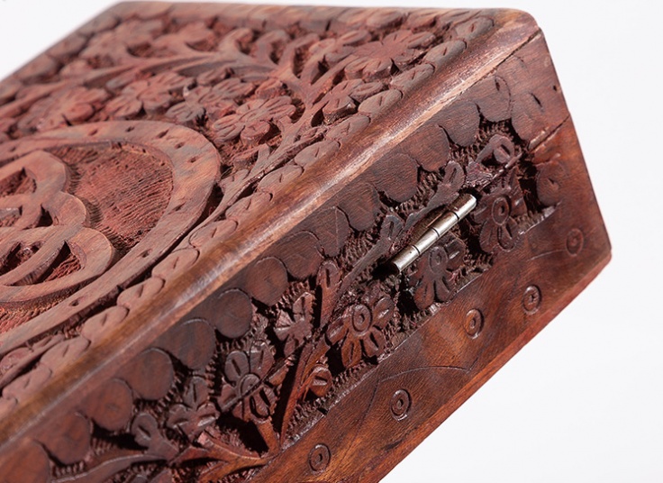 جعبه چوبی منبت کاری