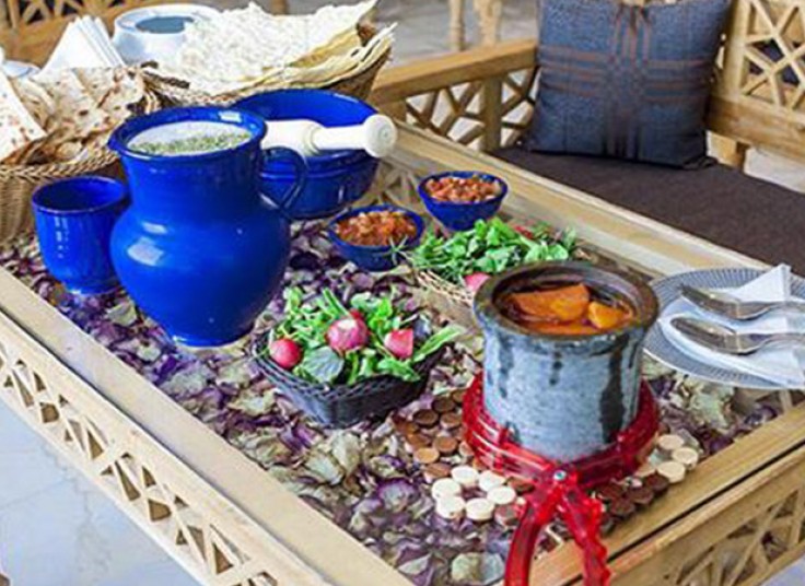 دیزی چای و قلیان سفره خانه یلدا