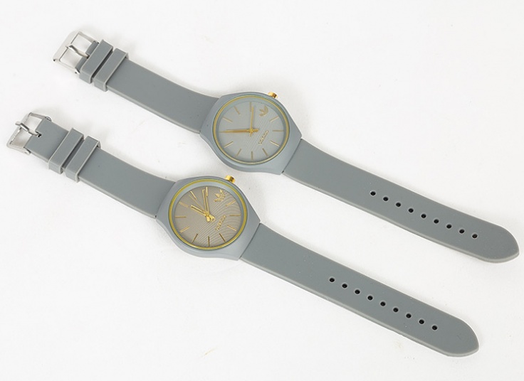 ساعت مچی طرح Adidas