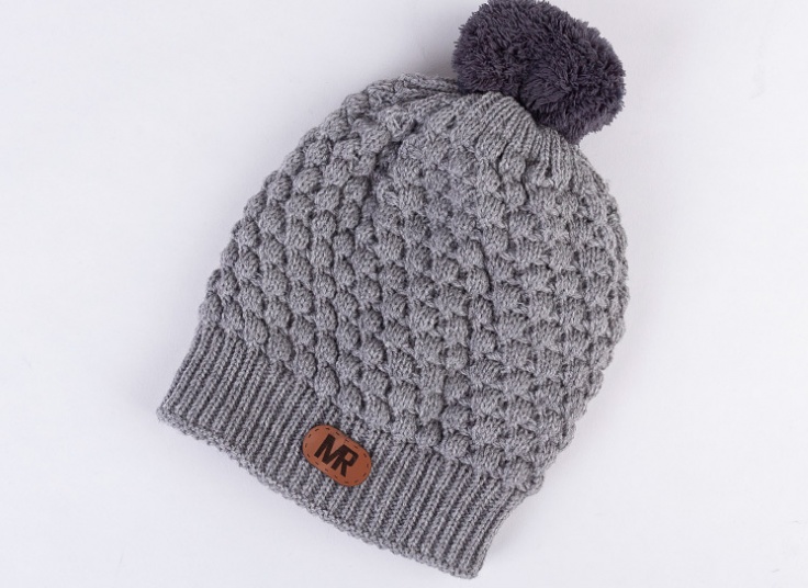 کلاه بافت منگوله دار MR