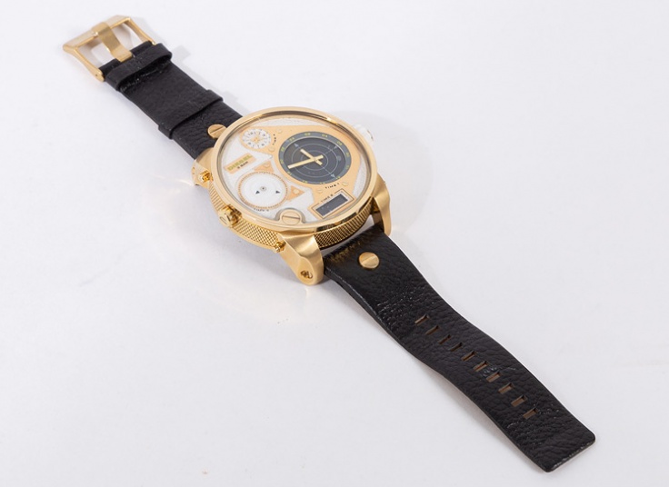 ساعت مچی چهار زمانه طرح Diesel