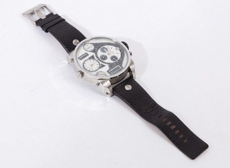 ساعت مچی چهار زمانه طرح Diesel