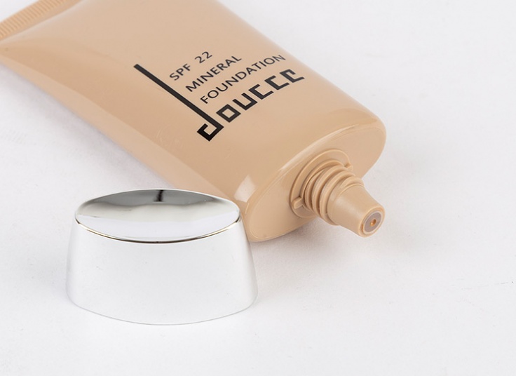 کرم پودر کانسیلردار طرح doucce