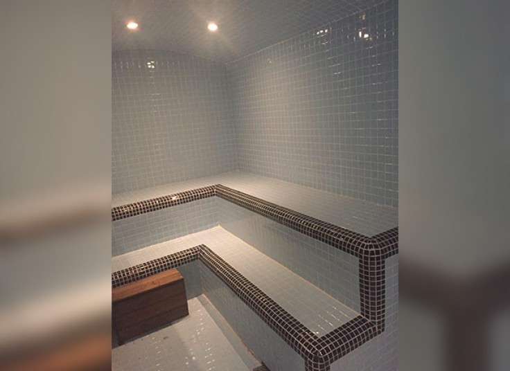 استخر و بدنسازی هتل ونوس