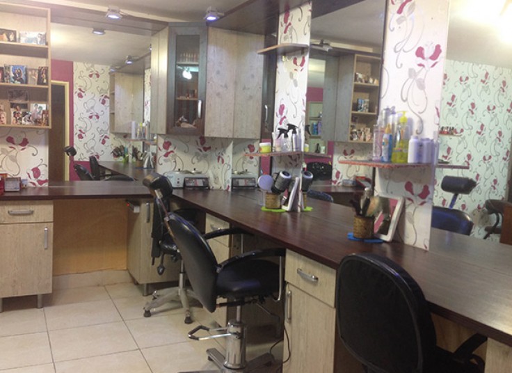 خدمات زیبایی سالن دبورا