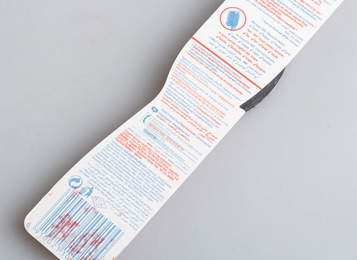 مسواک زغالی Colgate