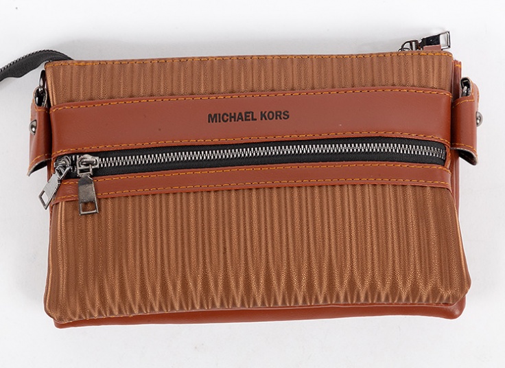 کیف پاسپورتی Michael Kors