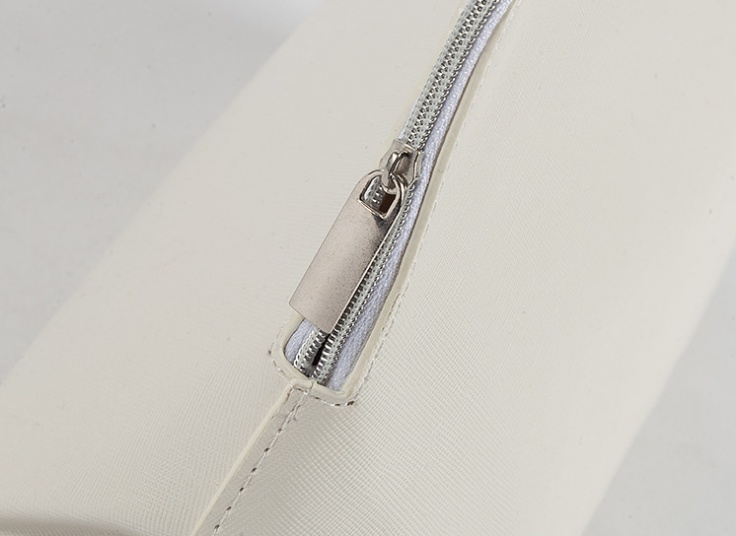 کیف آرایشی ISDIN