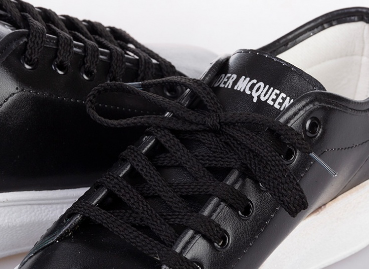 کفش اسنیکرز زنانه Alexander McQueen