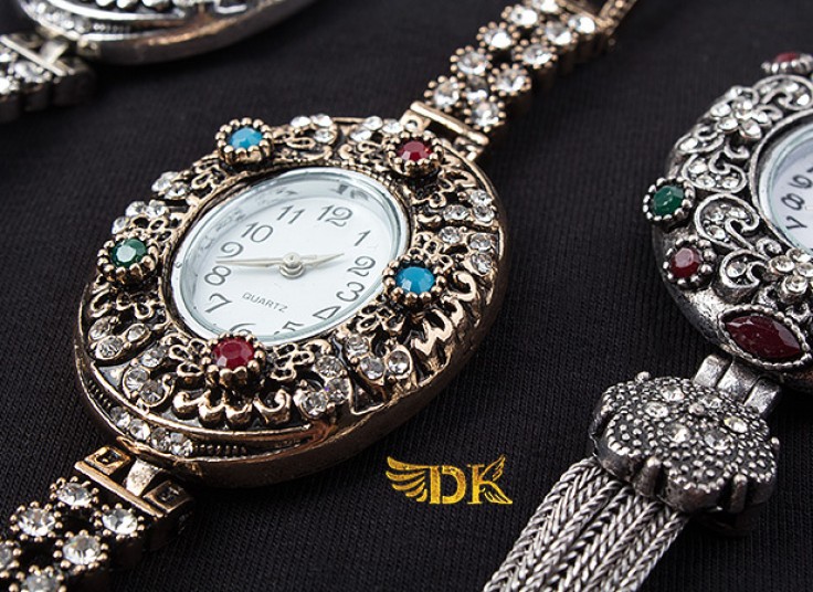 ساعت طرح نقره نگین دار