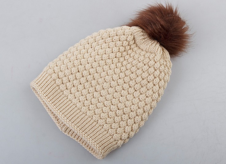 کلاه بافت Poom Poom