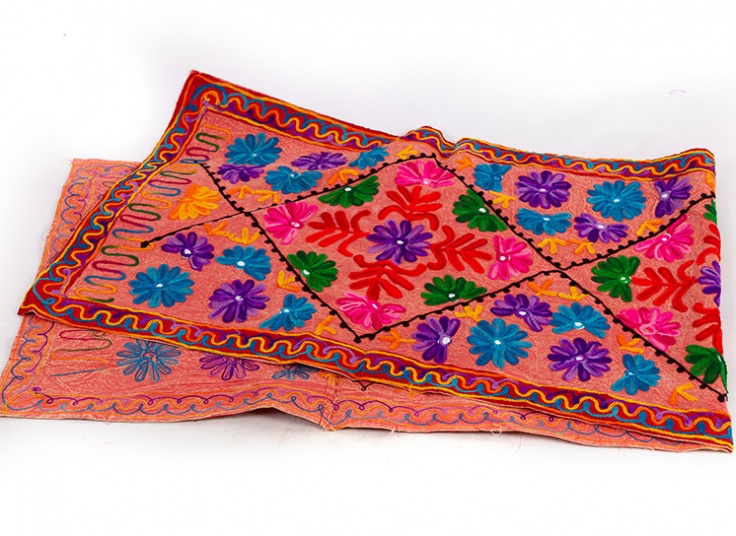 رومیزی سوزن دوزی و آینه کاری