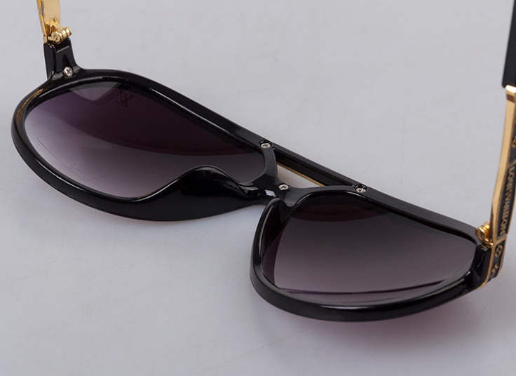 عینک آفتابی طرح Louis Vuitton