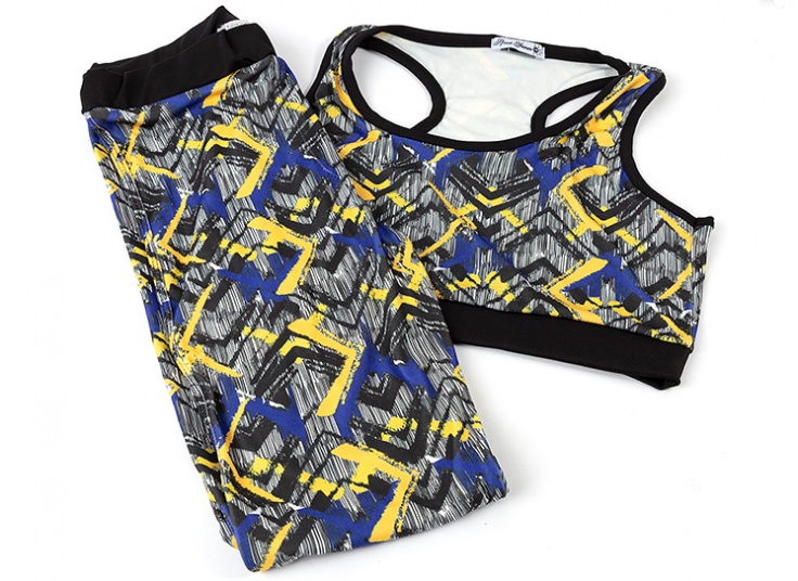 ست نیم‌تنه و شلوار ورزشی زنانه