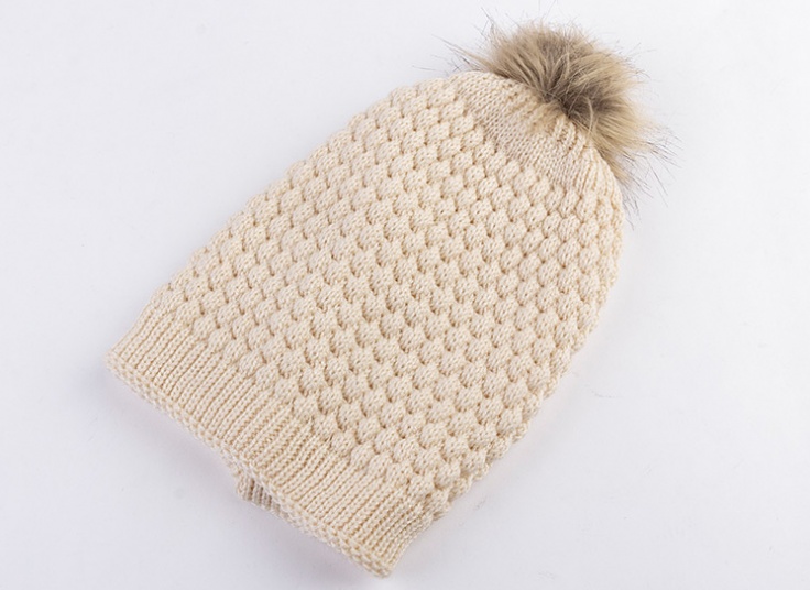 کلاه بافت منگوله دار MR