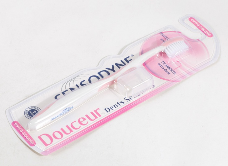 مسواک SENSODYNE مدل Douceur Dents Sensibles