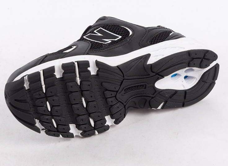 کتانی طرح New Balance مدل MR530