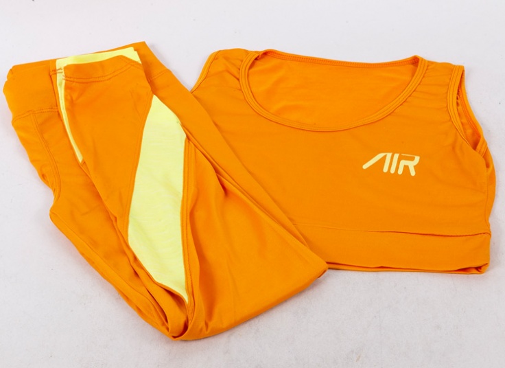 ست نیم تنه و لگ ورزشی زنانه