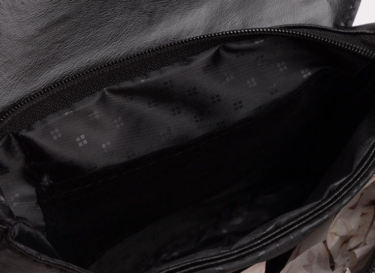 کیف پاسپورتی پرچ دار