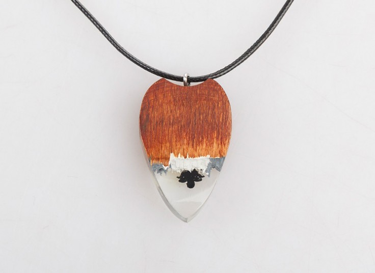 گردنبند چوبی گل رز