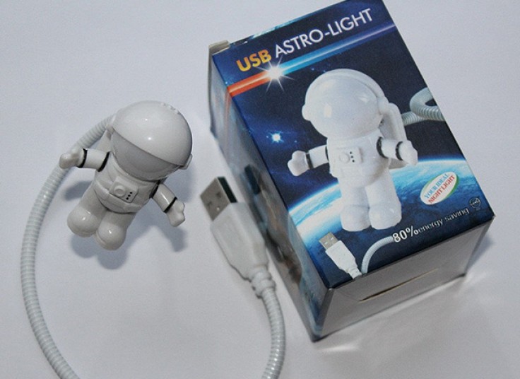 چراغ USB طرح فضانورد