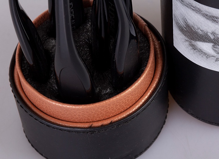 ست براش آرایشی چرمی Huda Beauty