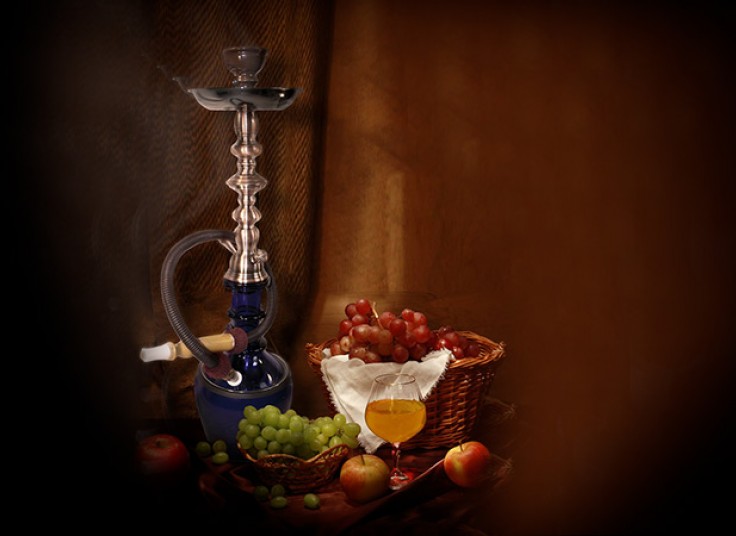 چای و قلیان باغچه رستوران محفل