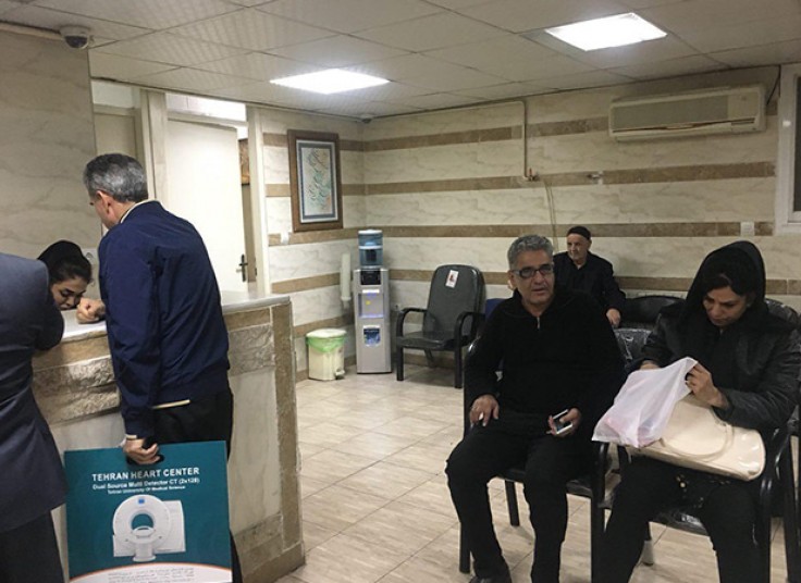 ماساژ صورت آقایان در مطب شرقی