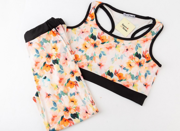 ست نیم‌تنه و شلوار ورزشی زنانه