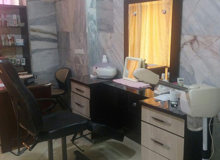 سالن زیبایی مانلی