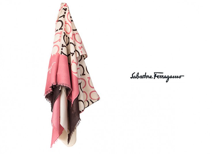 شال Salvatore Ferragamo