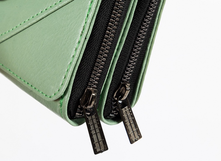 کیف پاسپورتی دکمه دار