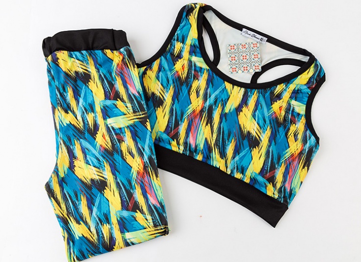 ست نیم‌تنه و شلوار ورزشی زنانه