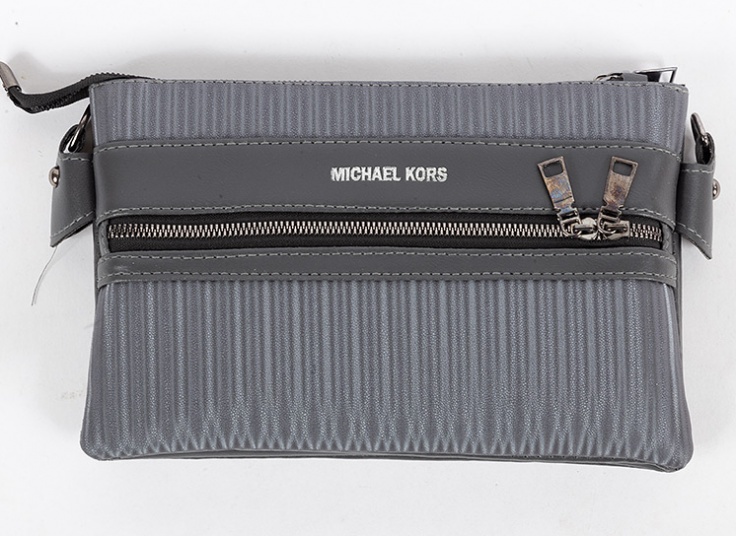 کیف پاسپورتی Michael Kors
