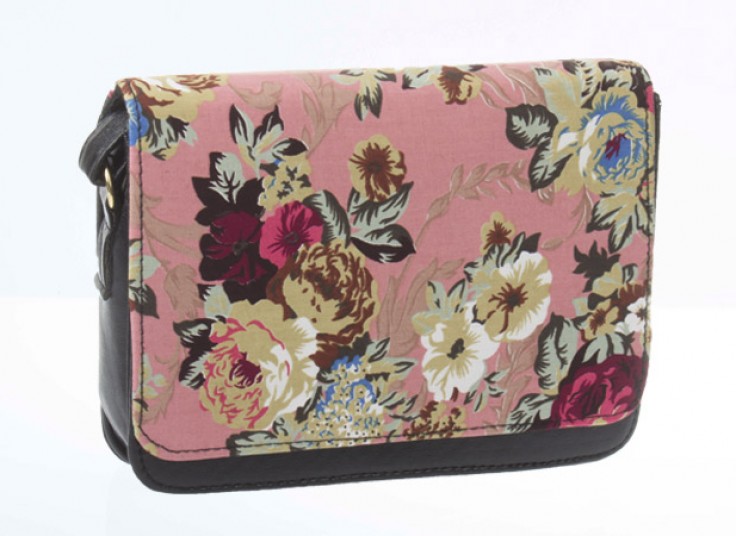 ست کیف و کفش گل‌ دار