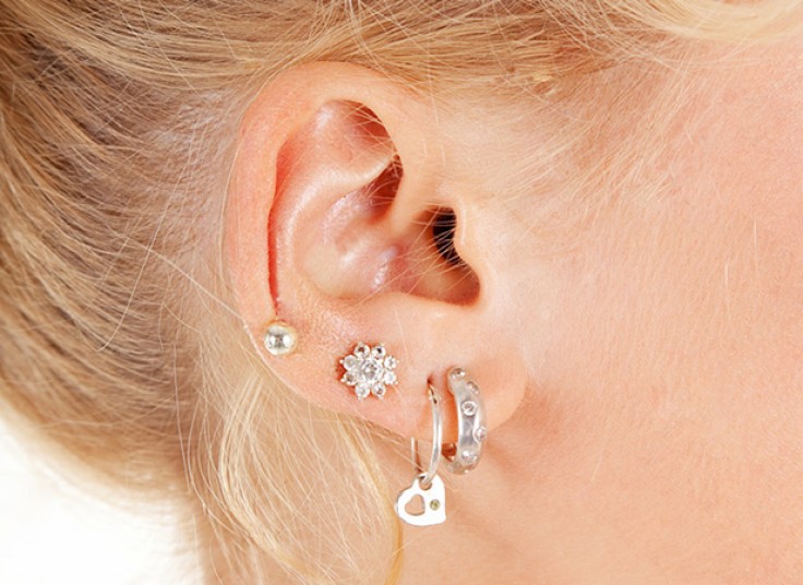 پیرسینگ در ساختمان پزشکان بهنوش