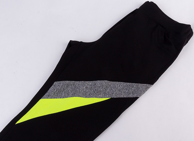 شلوار تیکه دوزی شده