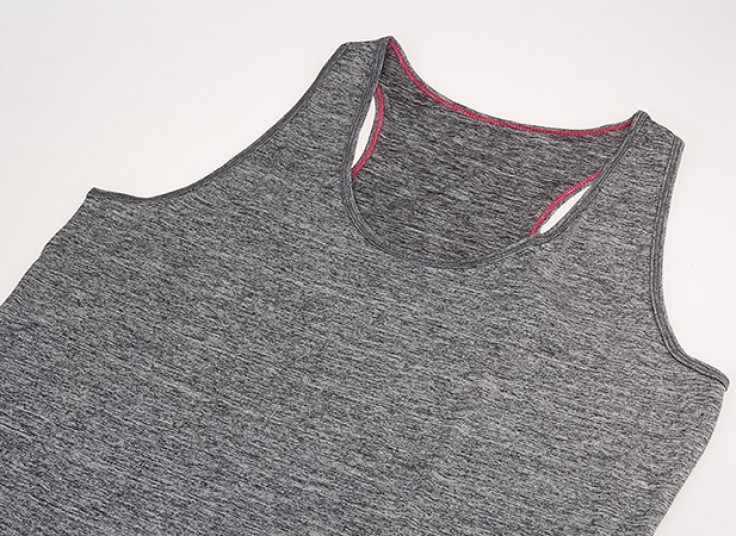 تاپ ورزشی زنانه Essentials