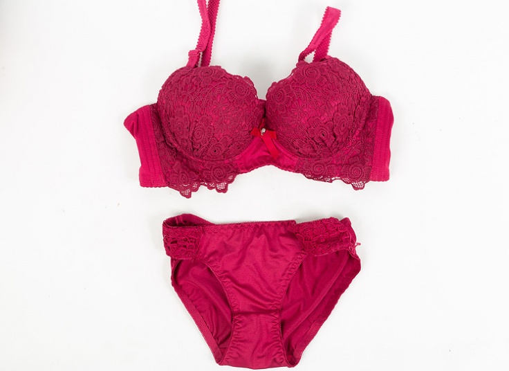 ست لباس زیر زنانه