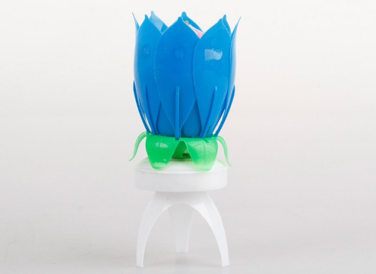 شمع موزیکال جادویی