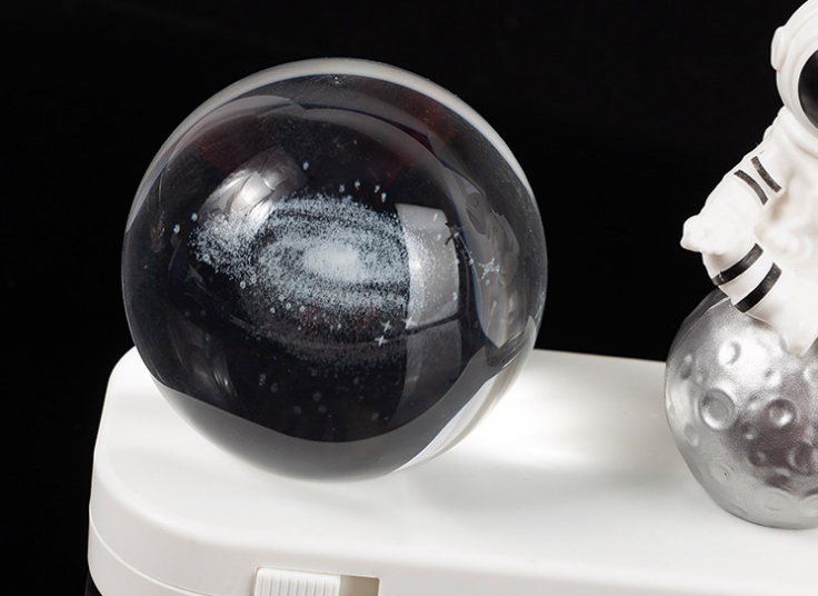 چراغ خواب شارژی فضانورد و گوی