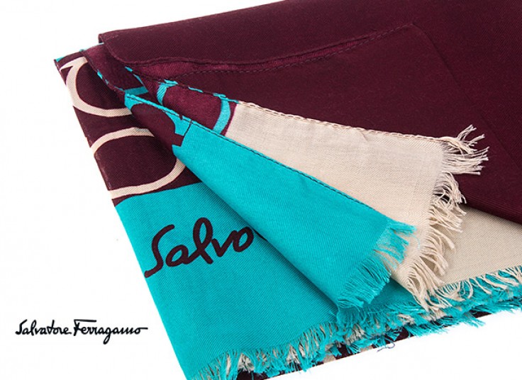 شال Salvatore Ferragamo