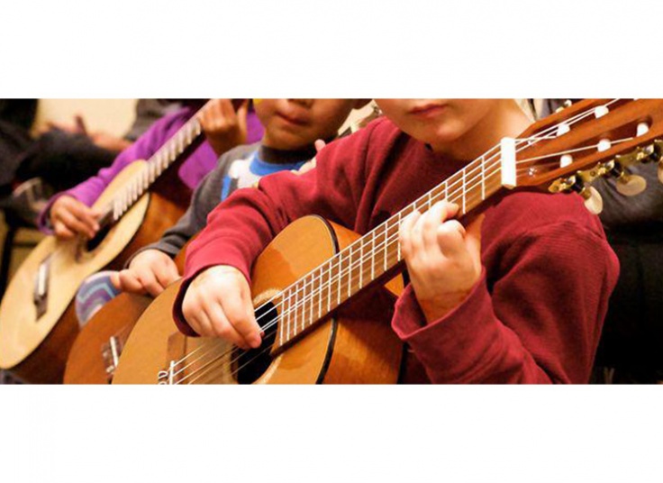 آموزش گیتار در آموزشگاه نقش آهنگ