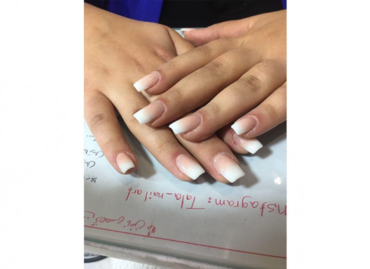 خدمات ناخن انستیتو زیبایی قیچی