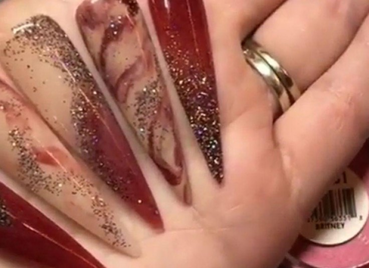 خدمات ناخن در سالن فائزه