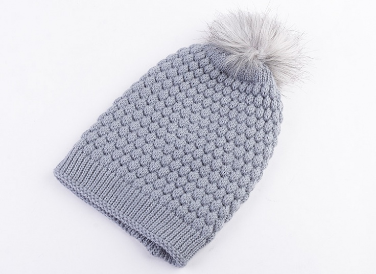 کلاه بافت منگوله دار MR